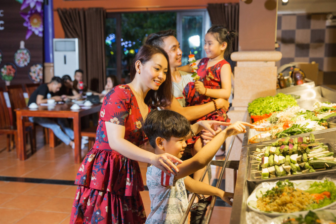 Khong gian am thuc Bon mua huong sac (2)