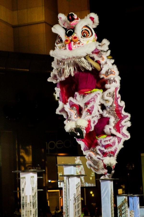 Nghệ thuật lân sư rồng: Nghệ thuật lân sư rồng đã trở thành một phần quan trọng của văn hóa truyền thống Việt Nam. Điểm đặc biệt khi lân nhảy đó chính là truyền cảm hứng và sự mạo hiểm, trong khoảng giữa những đường phố đông đúc, những quảng trường lớn hay các cuộc thi giải trí.