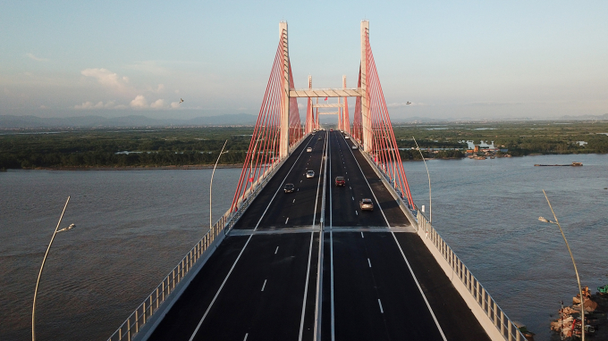 Cầu Bạch Đằng và tuyến cao tốc Hải Phòng- Hạ Long 