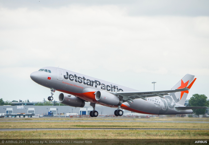 Máy bay mới của Jetstar Pacific cất cánh