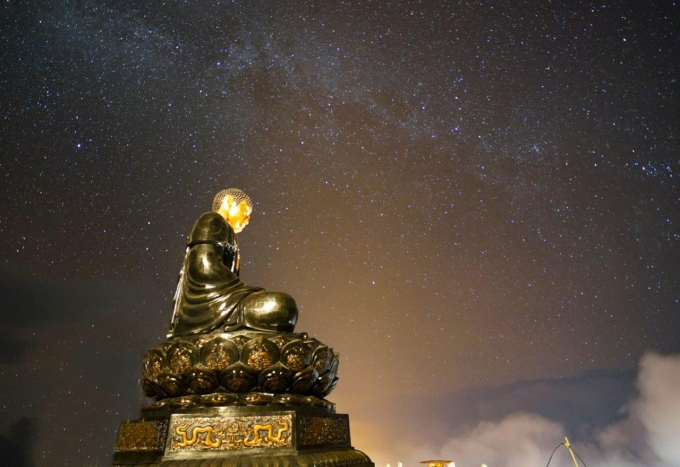 Đại tượng Phật A di đà