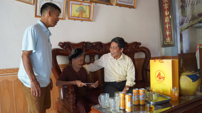 Phó BT Đảng uỷ Nguyễn Thái Tường thăm hỏi Mẹ Việt 