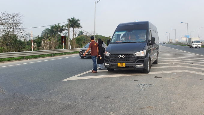 Việc dừng đỗ, đón trả khách trên đường cao tốc Hà Nội - Hải Phòng bị nghiêm cấm.