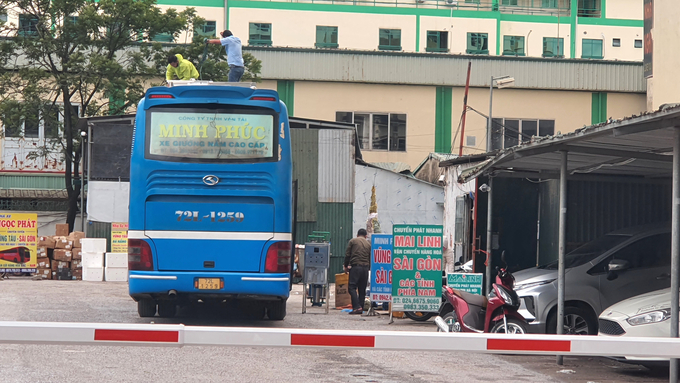 Bãi xe số 8 Trần Thủ Độ (phường Hoàng Liệt, quận Hoàng Mai, Hà Nội) cho xe khách vào hoạt động.