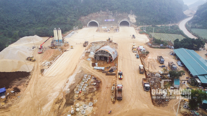 Công trường thi công hầm Tam Điệp trên cao tốc Mai Sơn - QL45