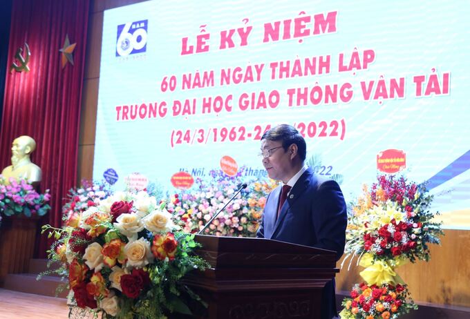 PGS. TS. Nguyễn Ngọc Long - Hiệu trưởng Trường Đại học GTVT ôn lại truyền thống 60 năm ngày thành lập Trường (24/3/1962 - 24/3/2022)