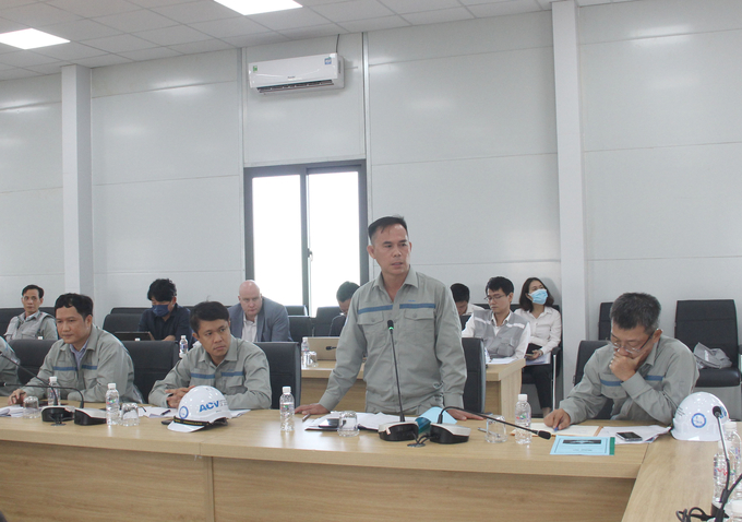Ông Nguyễn Khắc Phong - Phó Giám đốc Ban QLDA Sân bay Long Thành báo cáo tiến độ thi công