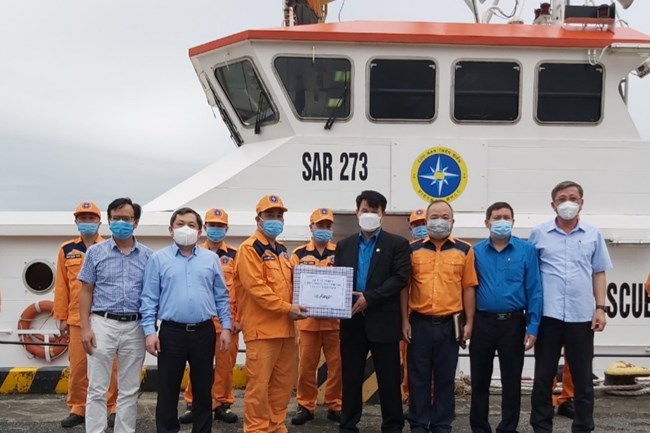 Chủ tịch Công đoàn GTVT Việt Nam Đỗ Nga Việt thăm cán bộ, công nhân viên chức lao động làm nhiệm vụ phối hợp tìm kiếm cứu nạn hàng hải