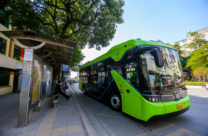 Xe buýt điện VinBus - phương tiện VTHKCC hiện đại, an toàn và thân thiện 