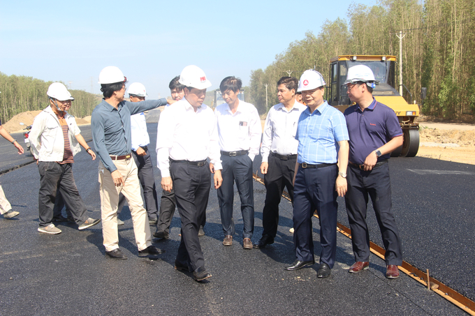 Thứ trưởng Bộ GTVT Nguyễn Ngọc Đông kiểm tra dự án
