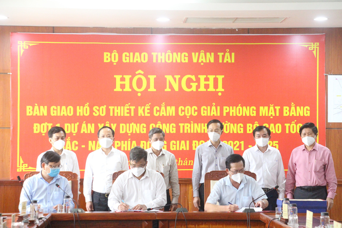 Ban QLDA Mỹ Thuận cùng các đơn vị tiếp tục bàn giao mốc GPMB tại tỉnh Hậu Giang