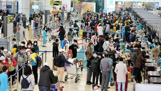 Hành khách nên chủ động đến sân bay sớm hoặc check-in online để hoàn tất các thủ tục lên máy bay