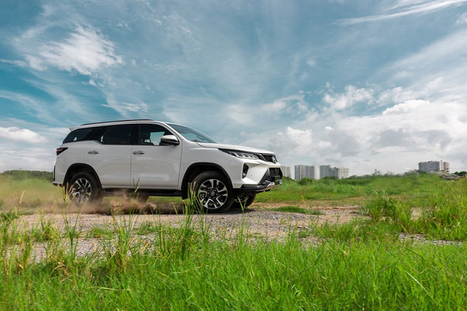 Toyota Fortuner 2022 chính thức ra mắt Việt Nam, tăng giá ở mọi phiên bản

