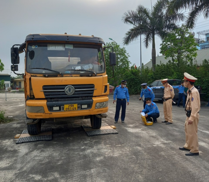 
Liên tục ra quân, TTKS, tình trạng xe quá tải trên địa bàn huyện Thanh Oai hạ nhiệt.