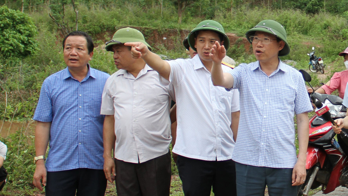 Chủ tịch UBND tỉnh Bắc Giang Lê Ánh Dương kiểm tra tình hình mưa lũ tại đường tỉnh 290 đi xã Tân Sơn (huyện Lục Ngạn).