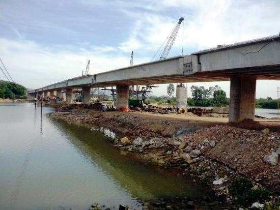 Cầu Hà Thanh 7 thuộc DA QL19 đã hoàn thành 1 đơn nguyên, đảm bảo thông tuyến