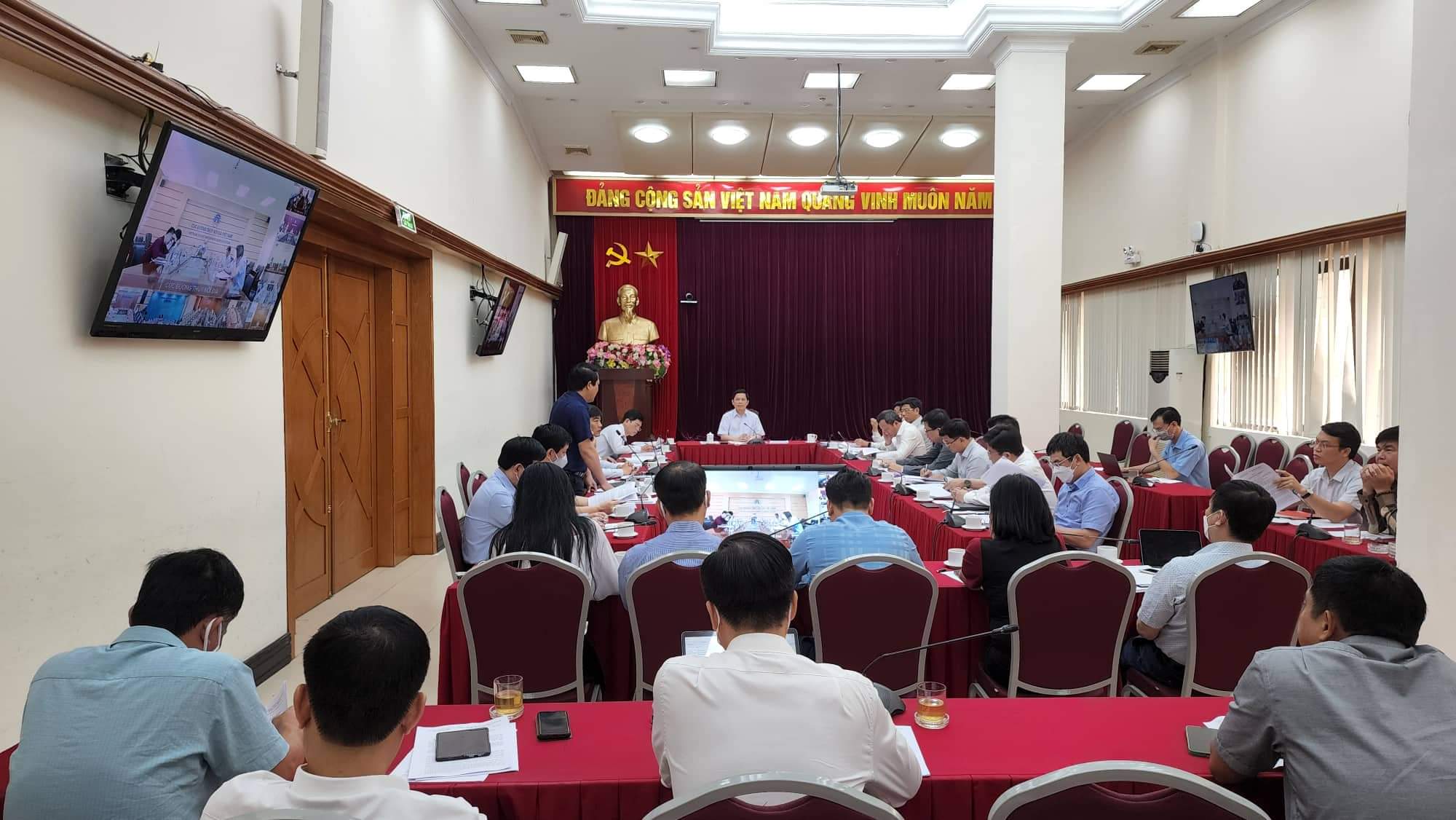 Bộ trưởng Bộ GTVT Nguyễn Văn Thể chủ trì cuộc họp giao ban tháng 5