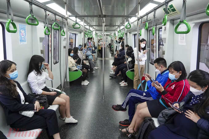 Đường sắt trên cao Cát Linh _ Hà Đông ngày càng thu hút hành khách.