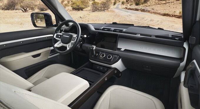 Land Rover Defender 130 được trang bị màn hình cảm ứng Pivi Pro 11,4 inch