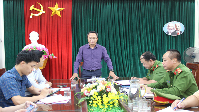 Ông Khuất Việt Hùng làm việc với đại diện lãnh đạo Sở GTVT và Công an TP Bắc Giang.