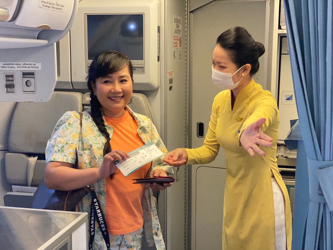 Trước đó, ngày 1/6/2022, Vietnam Airlines đã khai thác thêm hai đường bay giữa Đà Nẵng - Singapore và Phú Quốc - Singapore, mở ra những lựa chọn mới mẻ, hấp dẫn cho hành khách khi nối liền các thành phố biển nổi tiếng Việt Nam với Singapore - điểm đến du lịch được yêu thích tại châu Á
