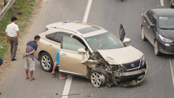 Sau khi tai nạn xảy ra, lái xe ô tô Lexus 30A-437.xx. đã rời khỏi hiện trường

