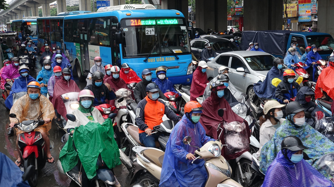 Lượng xe máy của Thủ đô Hà Nội đang ở mức rất cao, tuy nhiên để thực hiện chủ trương cấm xe máy trong nội đô cần lộ trình rõ ràng, bước đi thích hợp