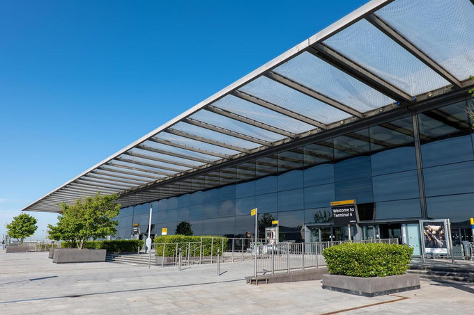 Nhà ga T4 sân bay London Heathrow được mở lại 