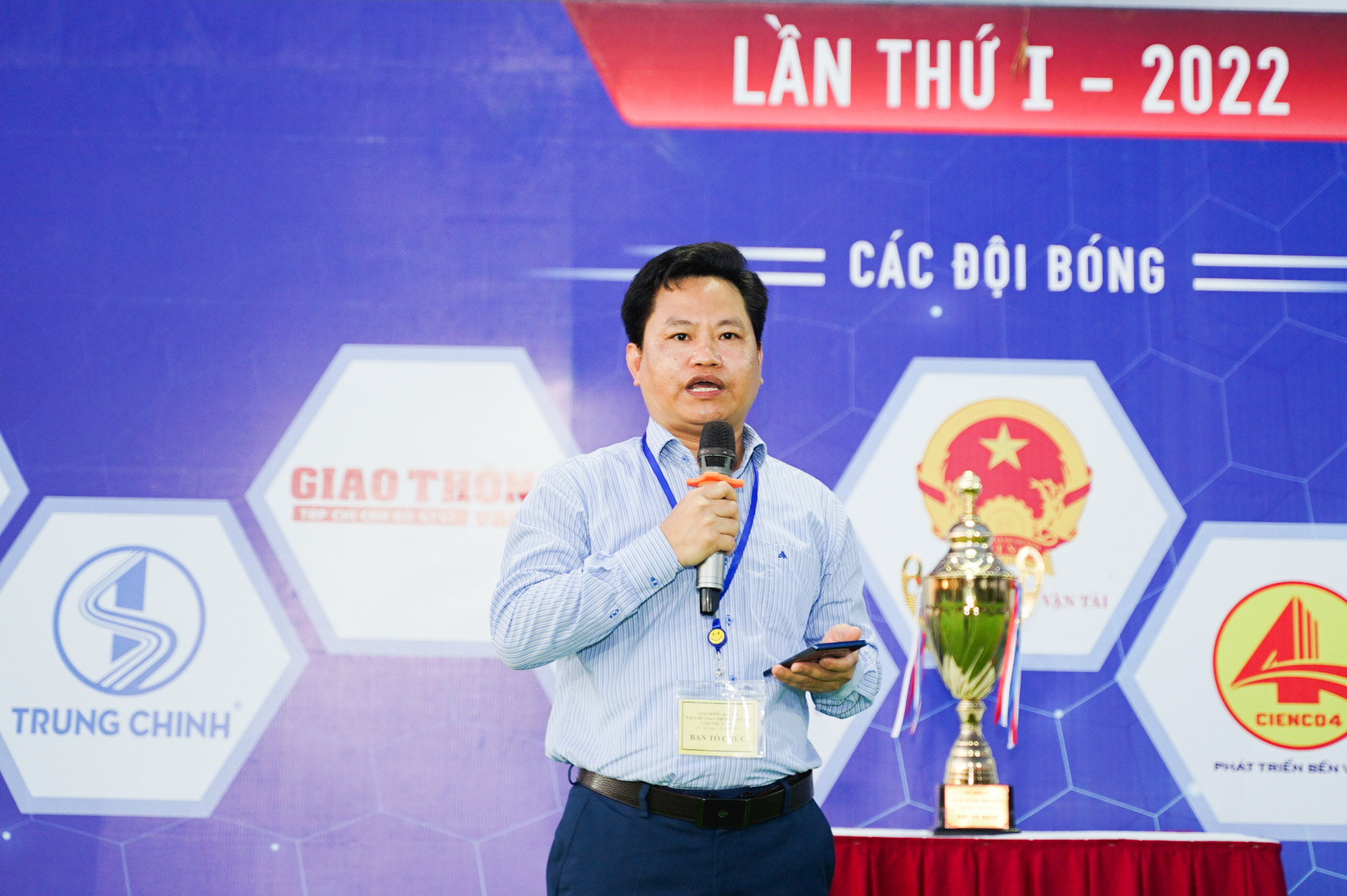 Ông Nguyễn Văn Hường - Q.Tổng biên tập Tạp chí Giao thông vận tải phát biểu bế mạc Giải bóng đá Cup Tạp chí Giao thông vận tải