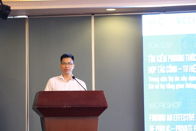 Ông Nguyễn Quang Dũng, Phó Tổng giám đốc Tập đoàn Đèo Cả phát biểu tham luận tại tọa đàm