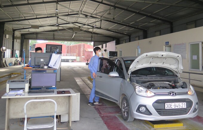 Kiểm định xe ô tô tại Trung tâm Đăng kiểm xe cơ giới 29-14D Hà Nội.