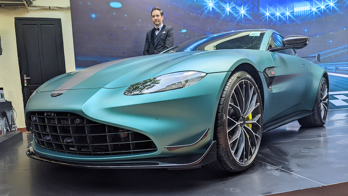 Aston Martin giới thiệu mâu xe Vantage F1 Edition tại Việt Nam.
