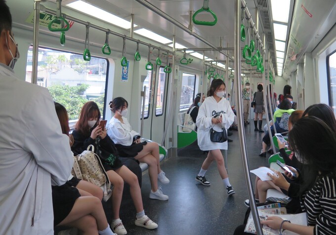 Theo Hà Nội Metro, tuyến tàu điện Cát Linh - Hà Đông có sức hấp dẫn đối với giới trẻ.