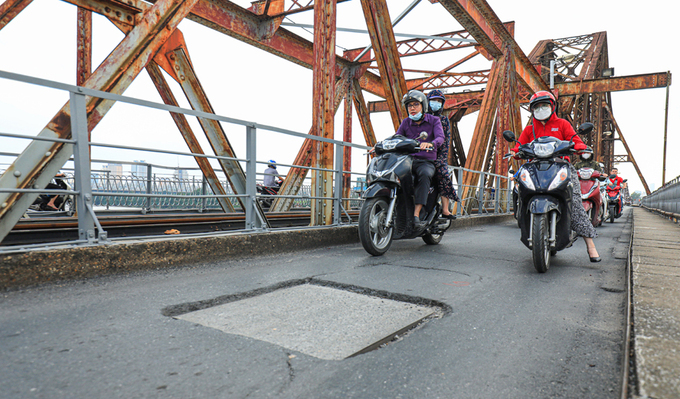 Cầu Long Biên đang bị xuống cấp nghiêm trọng.