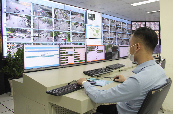 Gần 800 camera lắp đặt tại các giao lộ, các tuyến đường trọng điểm kịp thời ghi nhận tình hình giao thông, các sự cố để xử lý nhanh nhất.