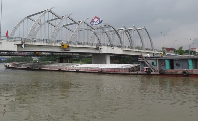 Phương tiện thủy có kích thước, trọng tải lớn cần tìm hiểu thực tế luồng, khoang thông thuyền các cầu trên sông Đào Hạ Lý trước khi lưu thông.