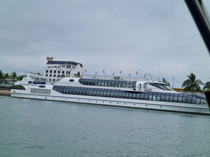 Paradise Delight được quảng cáo là du thuyền hiện đại, đẳng cấp 5 sao (ảnh chụp tháng 5/2022 tại khu vực cảng tàu khách quốc tế Tuần Châu)