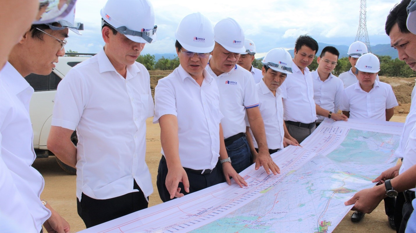 Thứ trưởng Lê Anh Tuấn cùng đoàn công tác kiểm tra tình hình triển khai thi công dự án cao tốc Cam Lâm-Vĩnh Hảo