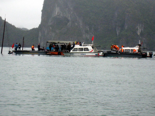 Hiện trường vụ chìm tàu du lịch trên vịnh Hạ Long ngày 11/2/2011 làm 12 người thiệt mạng