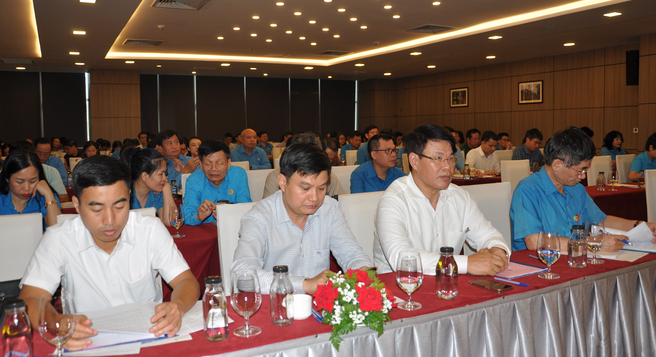Có hơn 120 lãnh đạo, đại biểu đại diện Công đoàn trên cơ sở, Công đoàn cơ sở trực thuộc Công đoàn GTVT Việt Nam tham dự Hội nghị.