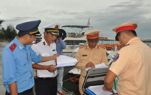 Lực lượng liên ngành tỉnh Quảng Nam kiểm tra bến hành khách đường thủy nội địa Cửa Đại-Cù Lao Chàm (Hội An).