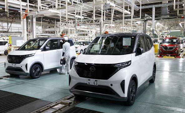 Nissan và Mitsubishi đã cho ra mắt 2 mẫu ô tô điện mini với giá dưới 15.000 USD.

