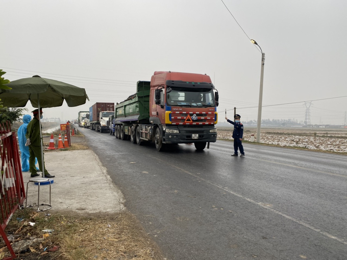 Lực lượng CSGT, thanh tra giao thông tỉnh Bắc Giang kiên quyết xử lý vi phạm nồng độ cồn khi điều khiển phương tiện giao thông, vi phạm tốc độ, cơi nới thùng xe.
