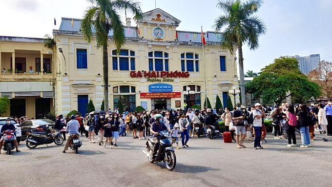 Tuyến Hà Nội - Hải Phòng hiện đang thu hút rất đông khách đi tàu do đường sắt phối hợp với Hải Phòng tổ chức khai thác du lịch “food tour” (Ảnh minh họa)