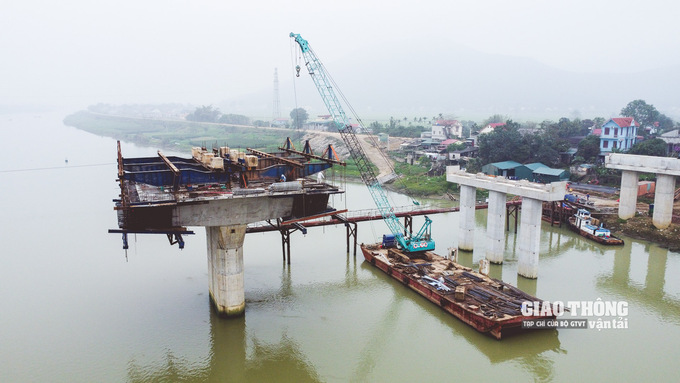 Nhà thầu Phương Thành thi công cầu Vĩnh An trên cao tốc Bắc - Nam đoạn Mai Sơn - QL45 (ảnh chụp tháng 12/2021)