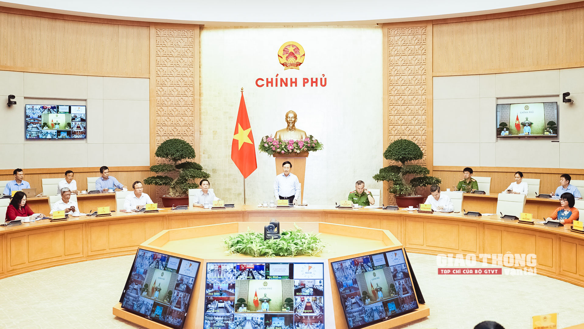 Phó Thủ tướng Phạm Bình Minh chủ trì Hội nghị trực tuyến toàn quốc sơ kết công tác đảm bảo TTATGT 6 tháng đầu năm