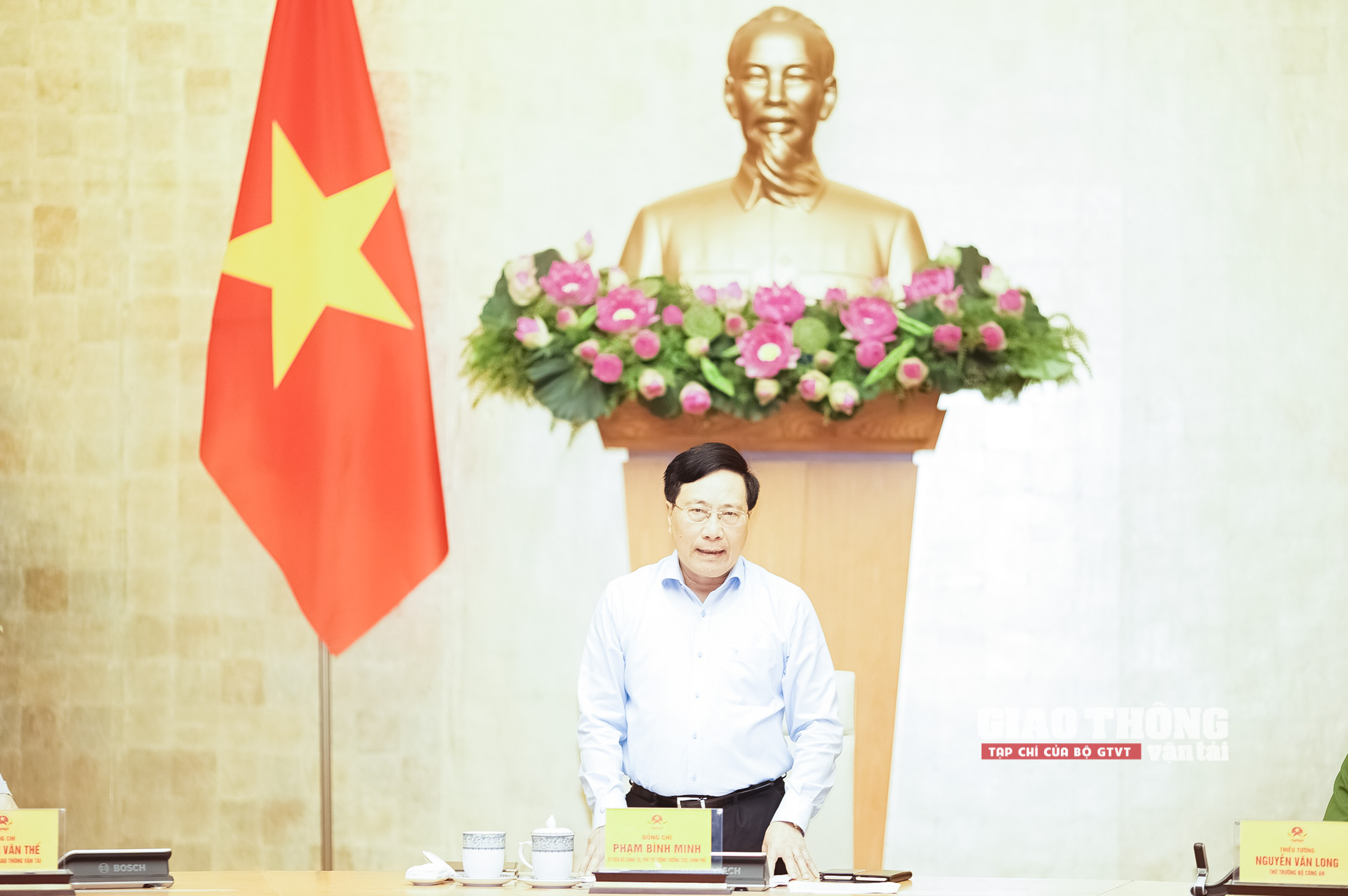 Phó Thủ tướng Phạm Bình Minh chủ trì Hội nghị trực tuyến toàn quốc sơ kết công tác đảm bảo TTATGT 6 tháng đầu năm.