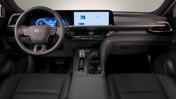 Nội thất lên trong buồng lái Toyota Crown 2023 
