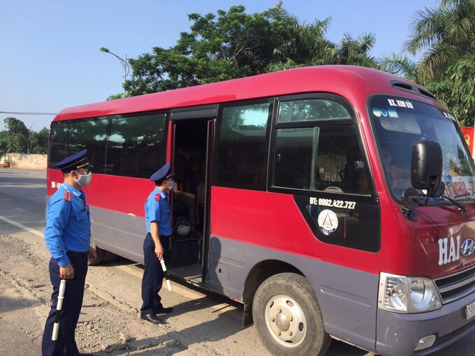 Thanh tra Sở GTVT tinh Bắc Giang tăng cường kiểm tra việc chấp hành quy định pháp luật của các phương tiện và đơn vị vận tải, xử lý nghiêm các trường hợp vi phạm.