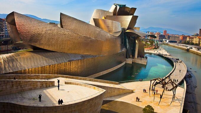 Guggenheim Bilbao - một trong những công trình kiến trúc kỳ quặc của Frank Gehry